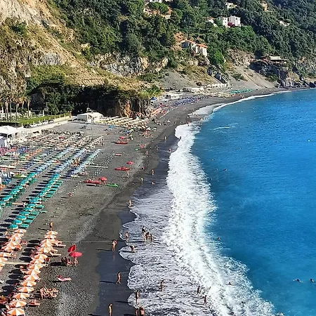 Elegant 150m From The Scalea