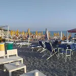 Apartment Elegant 150m From The
