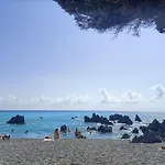 Apartment Elegant 150m From The Scalea