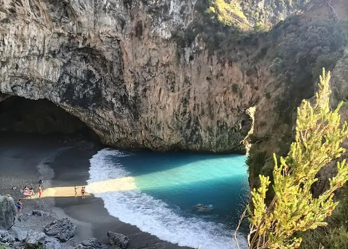 Elegant 150m From The Apartman Scalea