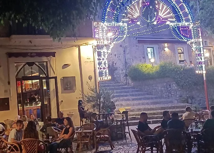 דירה Elegant 150m From The סקליאה