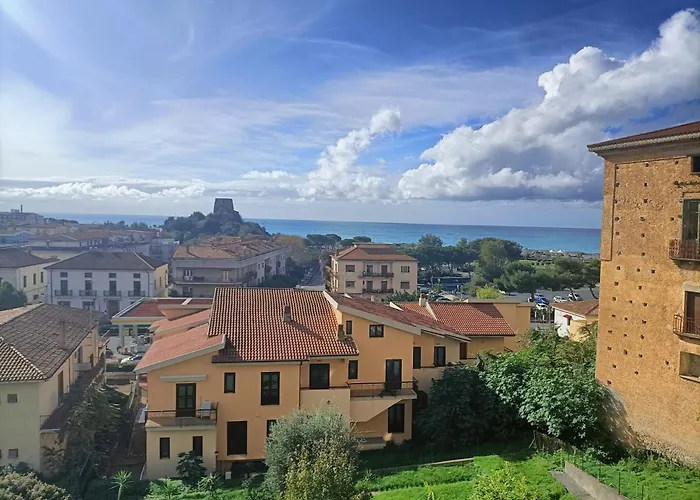 Elegant 150m From The Apartman Scalea